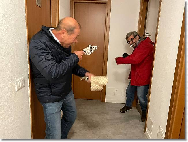 Clicca per scorrere le foto originali ingrandite